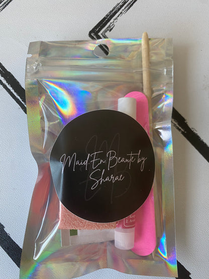 Nail application kit